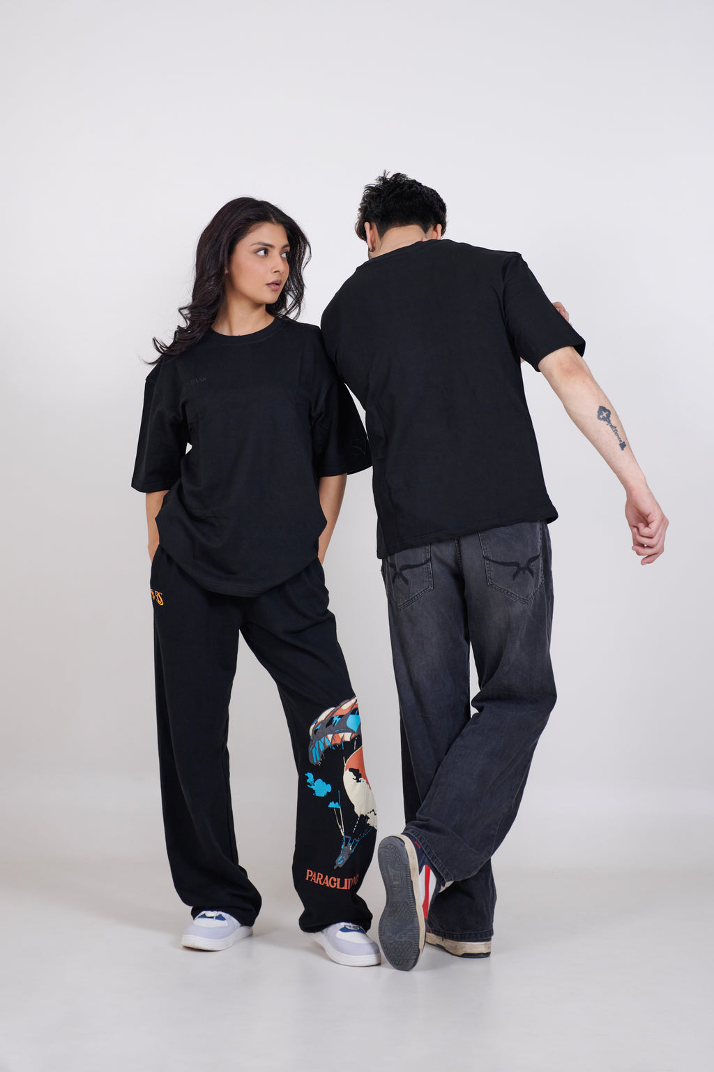 UNISEX BLACK OVERSIZED T-SHIRTS